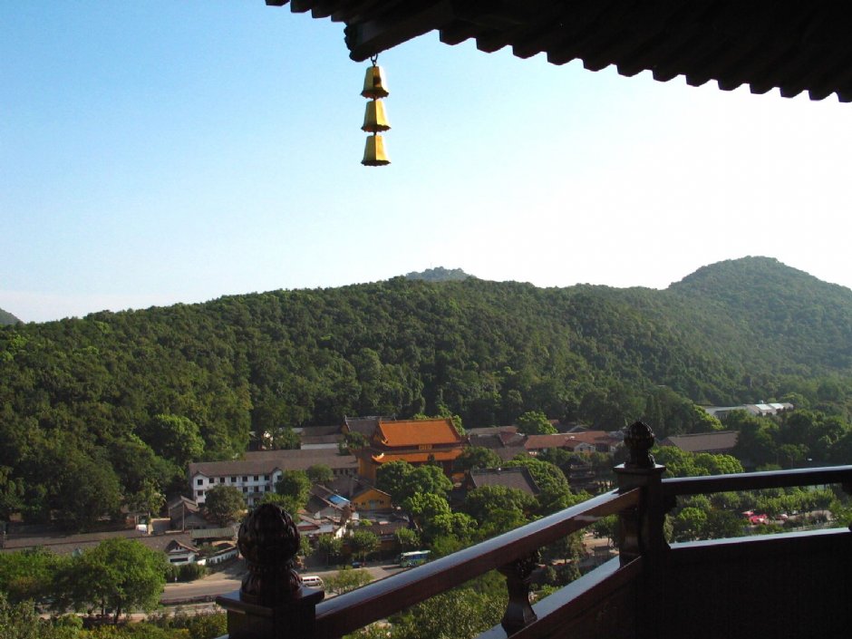 從雷塔五層遠 望西湖 攝影：馮順