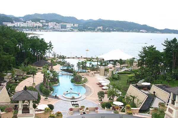 千島湖開元度假村游泳池 攝影：馮順