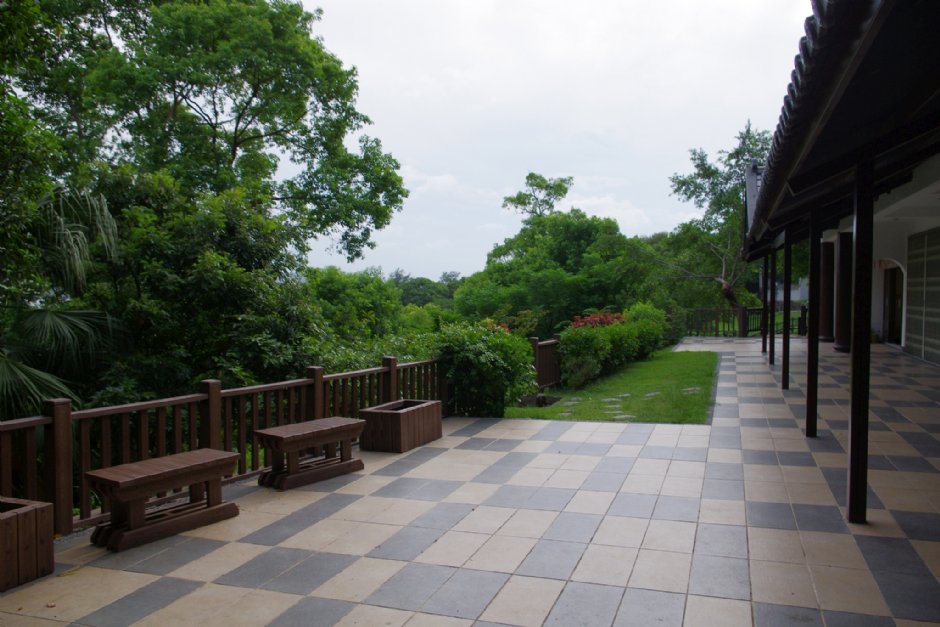 和平公園緊臨一滴水紀念館 攝影：Eva隨手拍