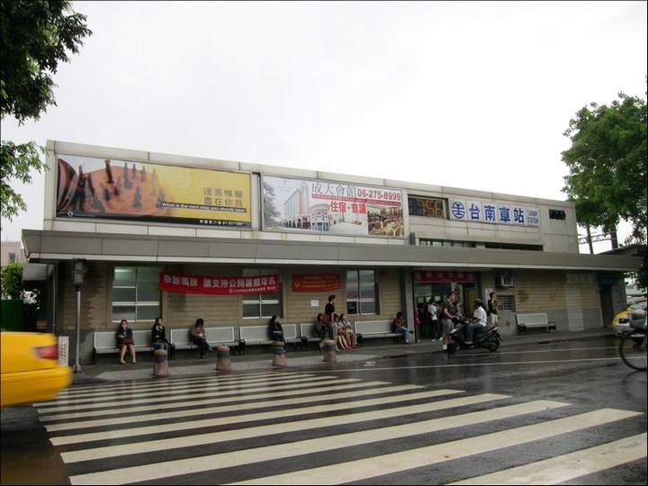 台南車站(後站) 攝影：黃儒永