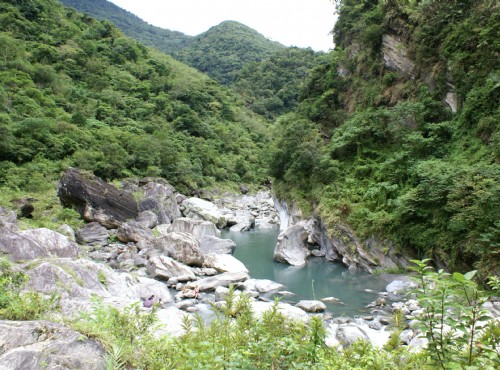 親山傍水縱谷行
