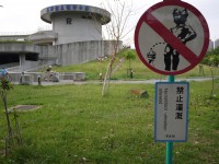 高雄巿立美術館立體停車場<br/> 攝影：三井