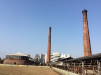 左側的八卦窯與兩隻煙囪皆為國定古蹟<br/> 攝影：Eva隨手拍