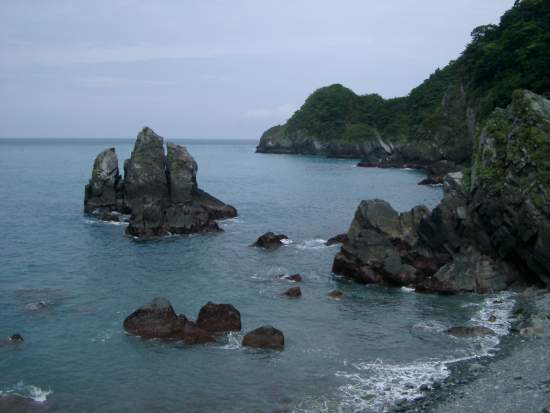 海岸礁石遍佈 攝影：老山羊
