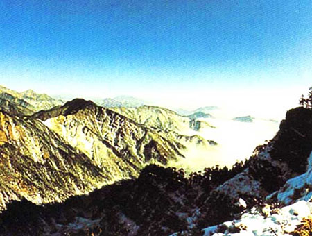 西嶺群山 攝影：四川旅遊信息網