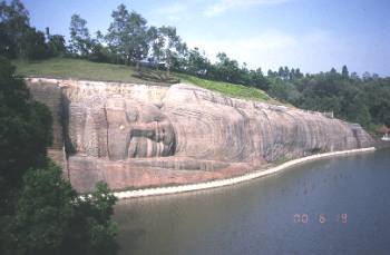 森林公園﹍三水大臥佛 攝影：沈兆樑
