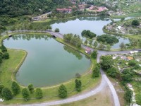 由高空俯瞰蜊埤湖猶如張開的蛤蜊<br/> 攝影：資料來源 / 宜蘭縣政府
