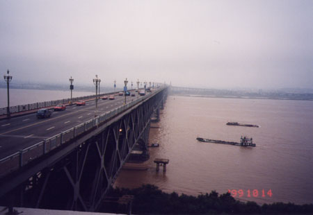 長江大橋-01 攝影：台灣中國旅行社