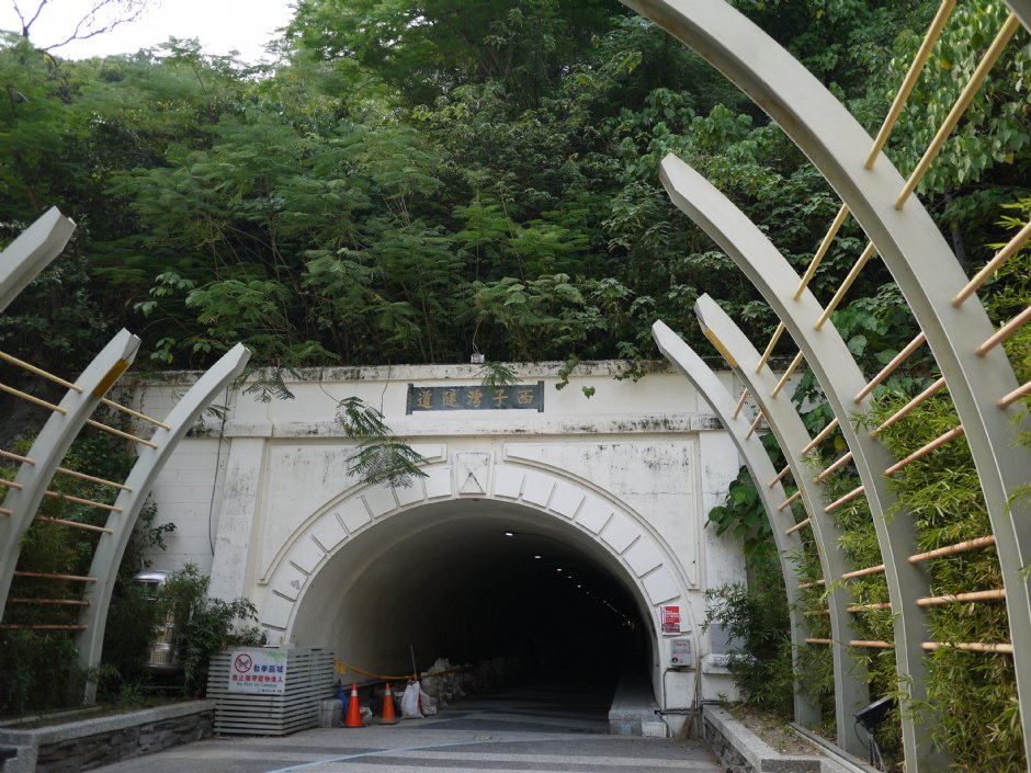 西子灣隧道 攝影：三井