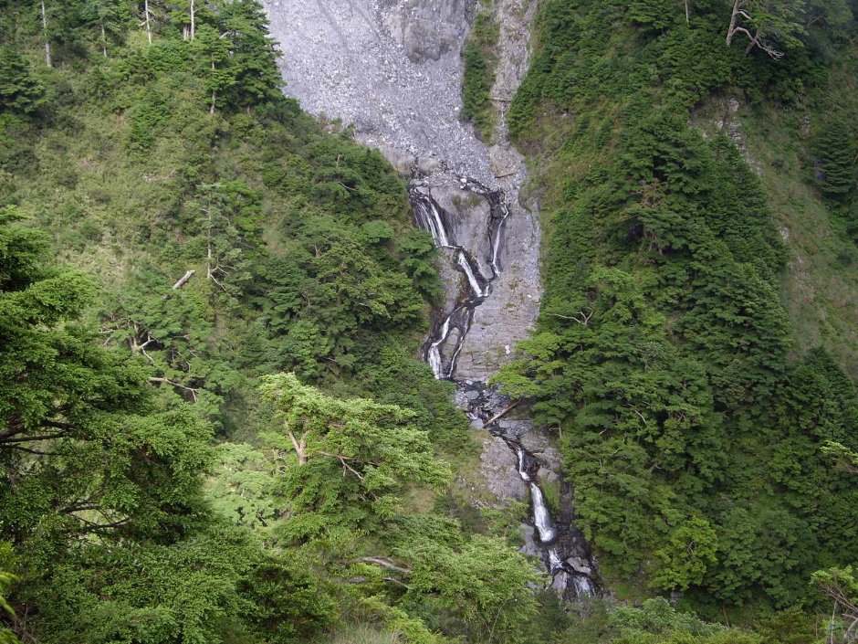 眺望山谷 攝影：老山羊部落格