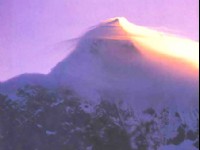 身披哈達的四姑娘山<br/> 攝影：四川旅遊信息網