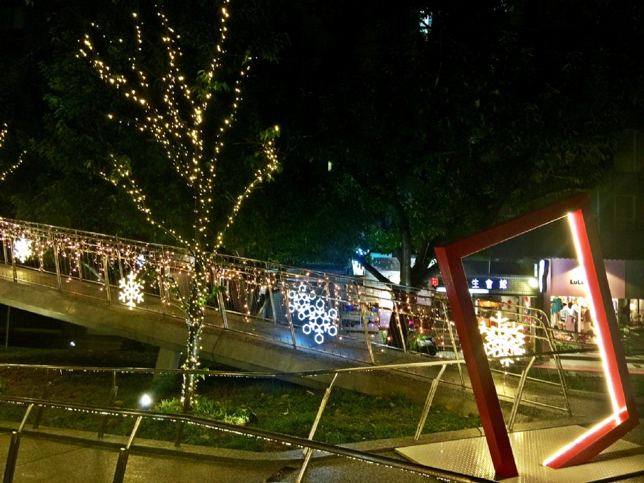 2019年「耶！心中山」聖誕布景為全新啟用的心中山線形公園增添話題 攝影：Eva隨手拍