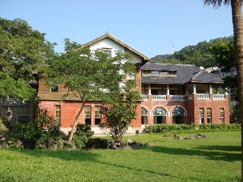 陽光普照的大庭院 攝影：陳美吟