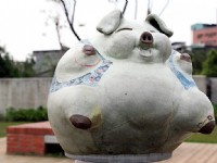 陶瓷公園-十二生肖展-福氣豬<br/> 攝影：簡時強
