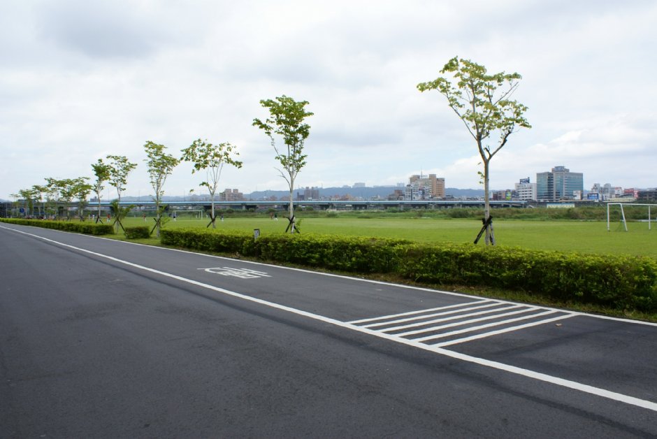 大漢溪右岸、新店溪左岸自行車道 攝影：Eva隨手拍