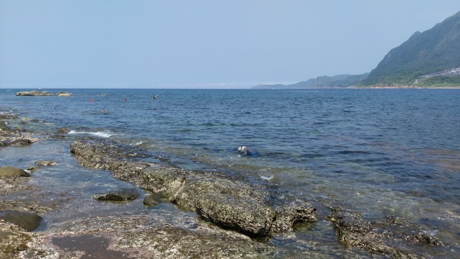站在深澳岬角看海景 攝影：Eva隨手拍