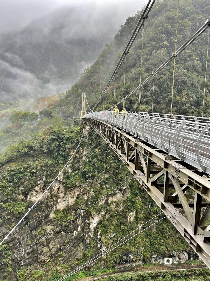 布洛灣吊橋(山月吊橋) 攝影：Eva隨手拍