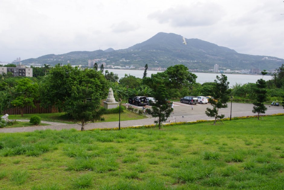 於和平公園眺望觀音山 攝影：Eva隨手拍
