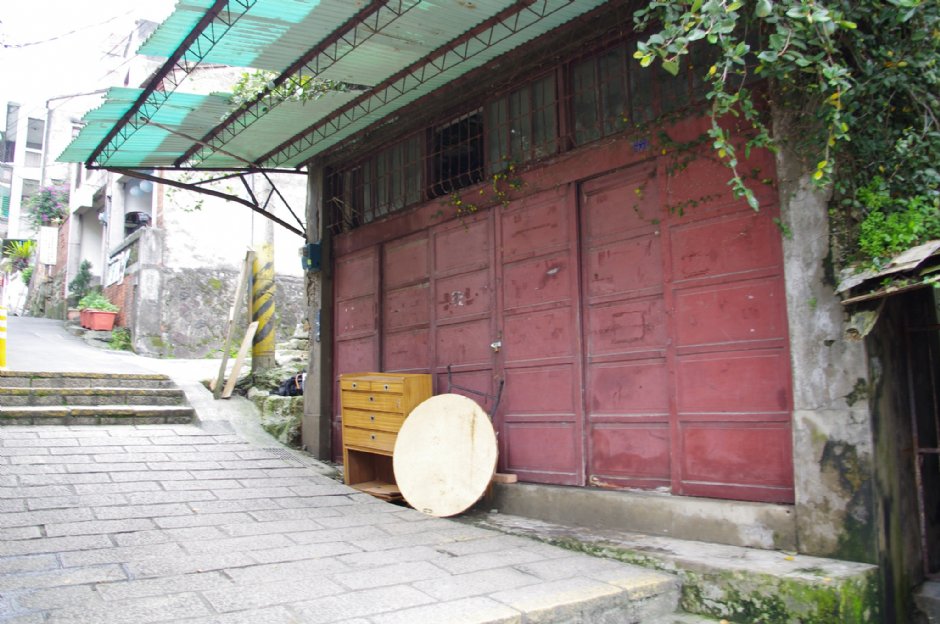重建街為淡水第一老街 攝影：Eva隨手拍