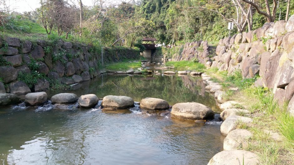 樂活公園旁內溝溪與休憩步道 攝影：Eva隨手拍
