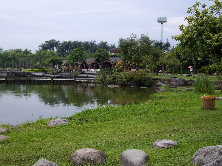 遊客中心面對優美湖景 攝影：老山羊部落格