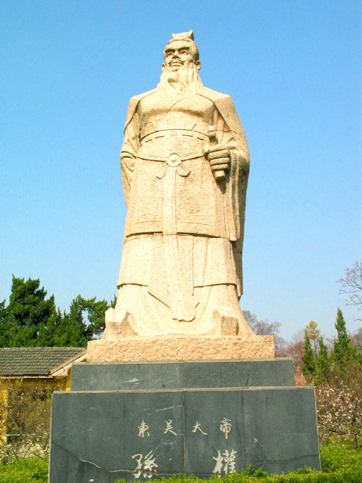 南京梅花公園的孫權像 攝影：馮順