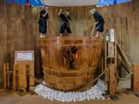 模擬先民製酒<br/> 攝影：桃園市政府觀光旅遊局 提供