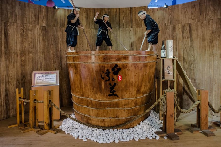 模擬先民製酒 攝影：桃園市政府觀光旅遊局 提供