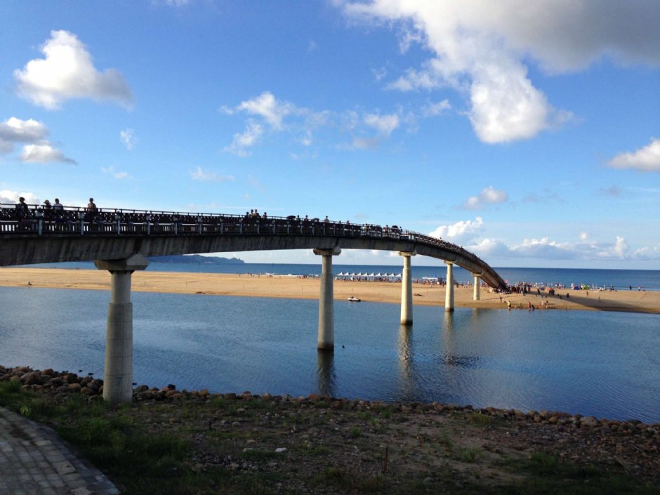 跨越內灘的大橋 攝影：陳皮梅