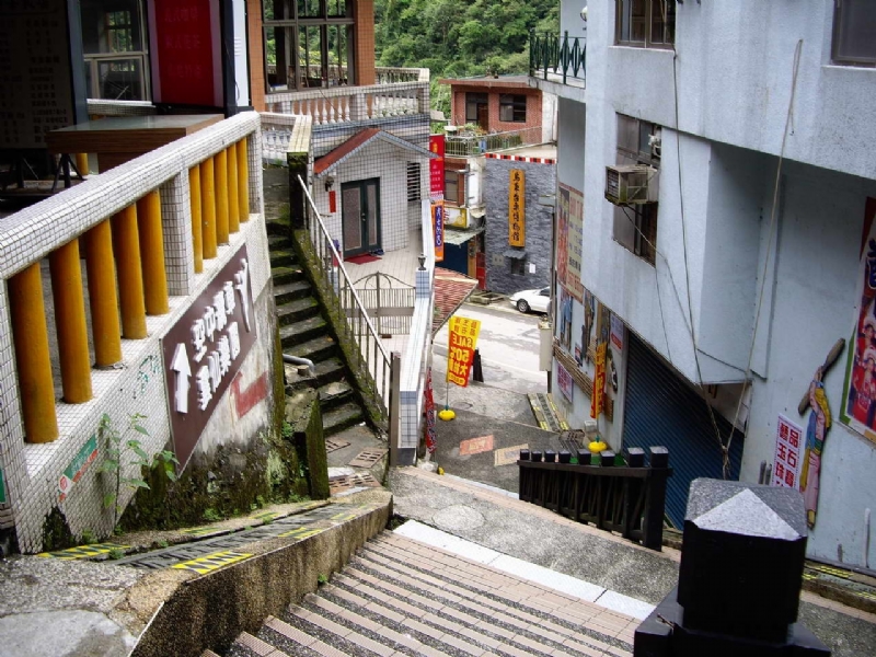 沿山勢而建之街景 攝影：老山羊部落格