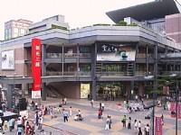 新光三越前廣場<br/> 攝影：kavin