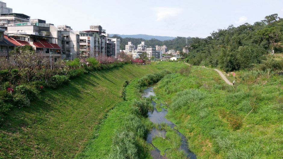 樂活公園旁內溝溪與休憩步道 攝影：Eva隨手拍