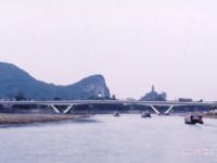 遙望穿山<br/> 攝影：台灣中國旅行社