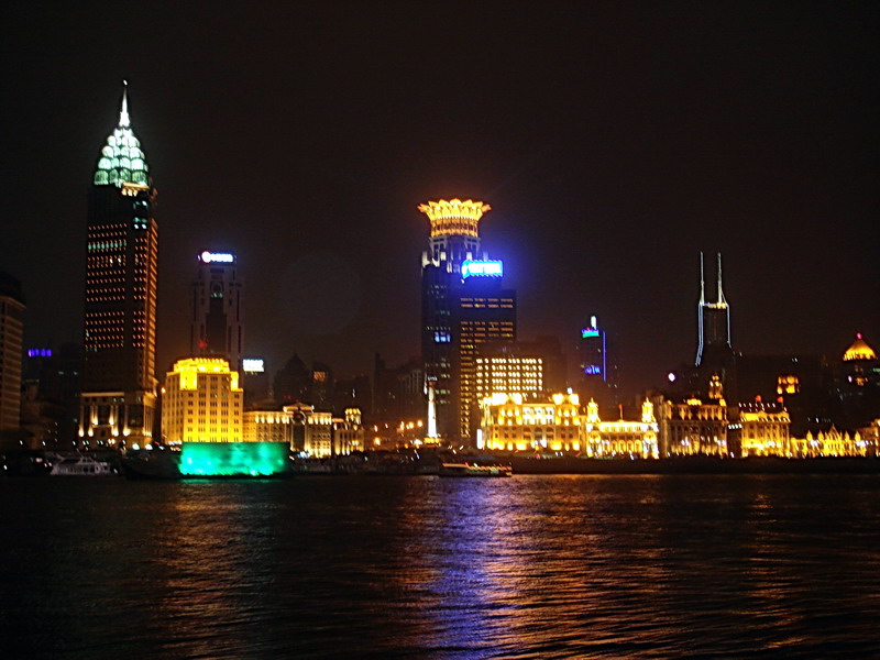 萬燈齊放的夜景 攝影：余燕鳳