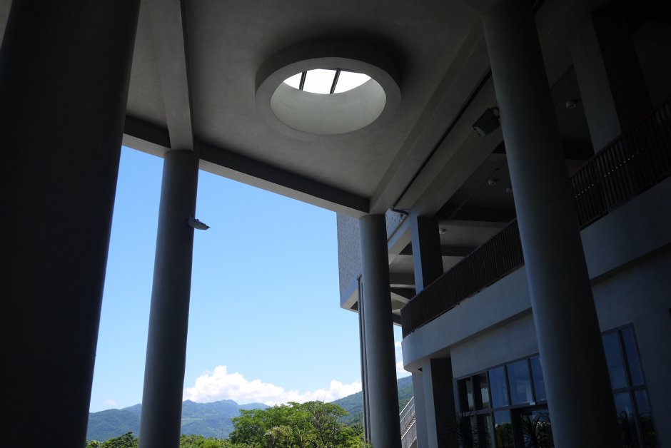 台東大學圖書館中庭 攝影：旅遊王攝影組