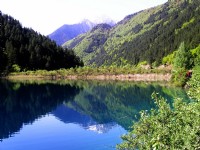 絢麗群山倒影<br/> 攝影：余燕玉