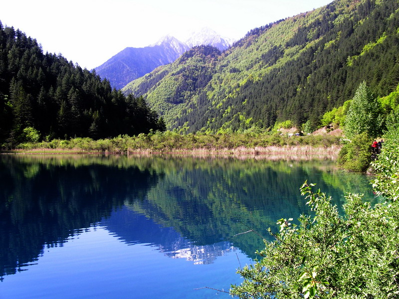 絢麗群山倒影 攝影：余燕玉