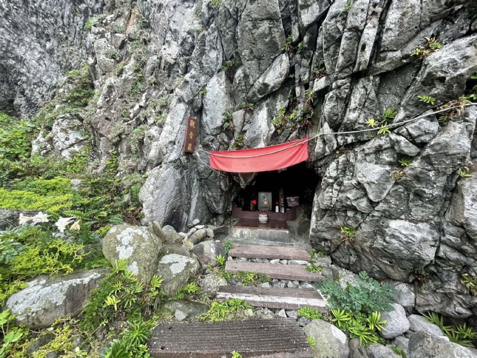 基隆嶼唯二的廟宇「土地公祠」 攝影：Eva隨手拍