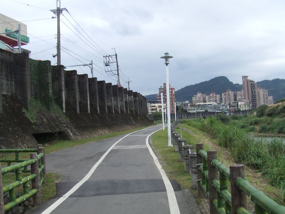 景美溪右岸 攝影：Lu