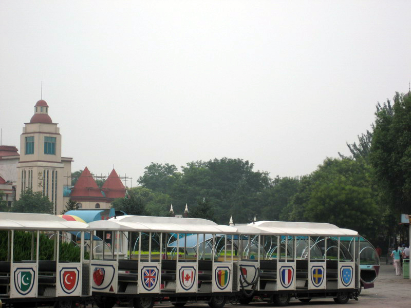 遊園車 攝影：方盛文