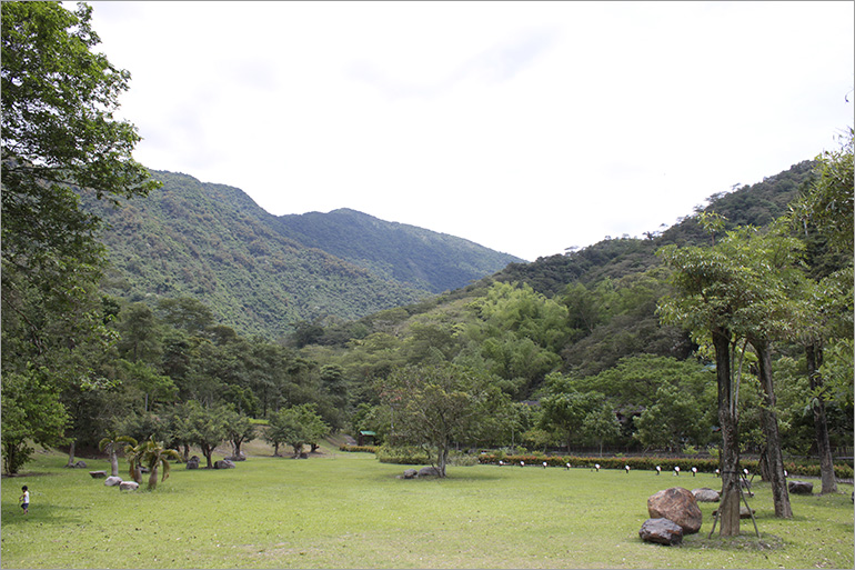 涼山瀑布 攝影：沿山休閒農業園區協會