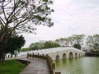 跨湖拱橋<br/> 攝影：旅遊王攝影組