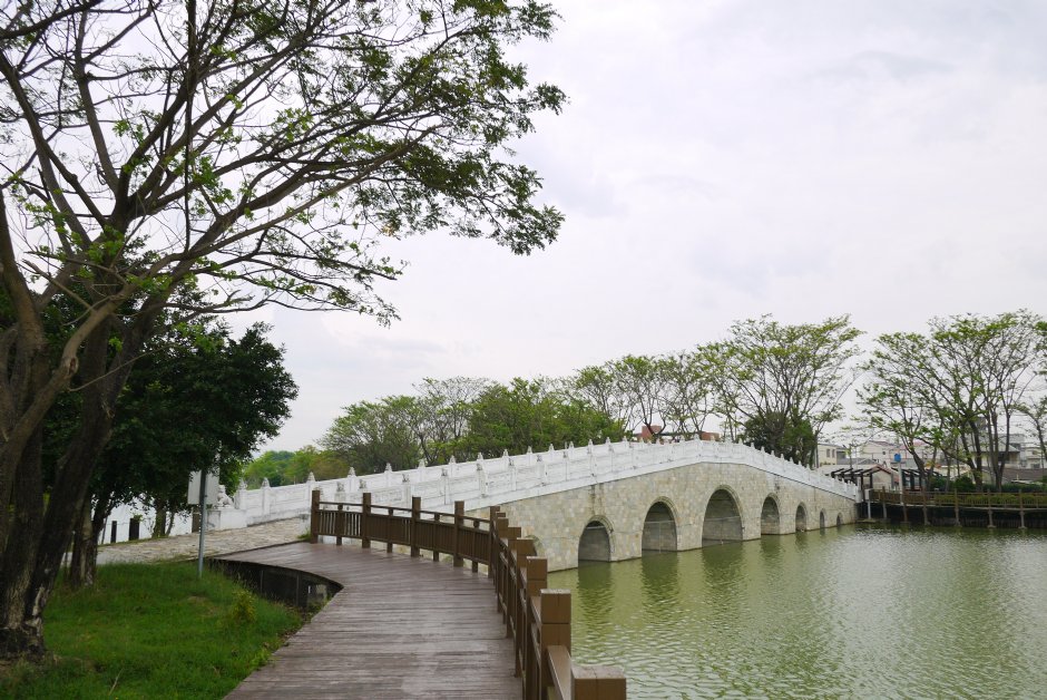 跨湖拱橋 攝影：旅遊王攝影組