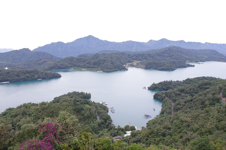 遠眺月潭美景 攝影：Eva隨手拍