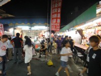 在瑞豐夜市逛累了,還可按摩<br/> 攝影：山景
