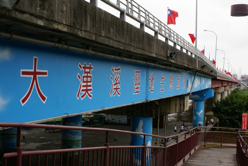 是自行車道也是濕地生態廊道 攝影：Eva隨手拍