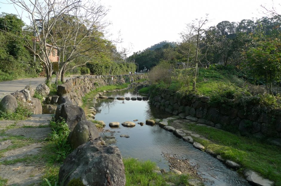 樂活公園旁內溝溪與休憩步道 攝影：Eva隨手拍