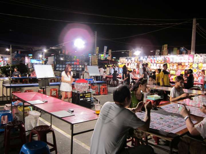 花園夜市 攝影：黃儒永