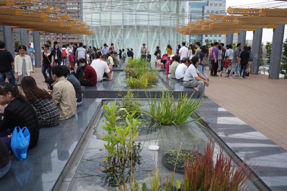 高雄市立圖書館總館新灣花園 攝影：旅遊王攝影組