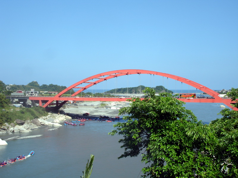遠眺長虹橋 攝影：黃儒永